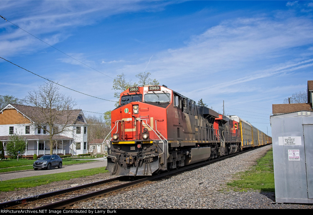 CN southbound at Holly